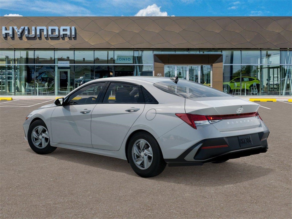 2025 Hyundai ELANTRA SE