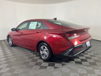 2024 Hyundai ELANTRA SE