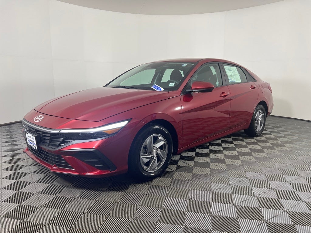 2024 Hyundai ELANTRA SE