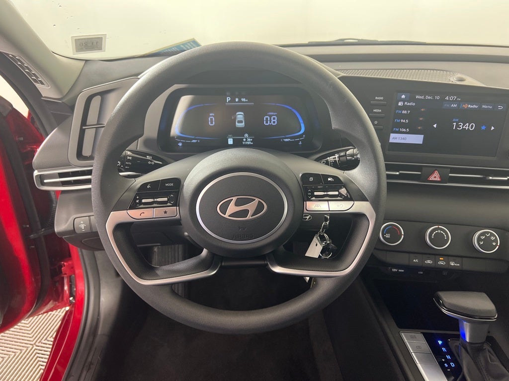 2024 Hyundai ELANTRA SE