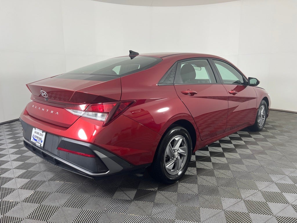 2024 Hyundai ELANTRA SE