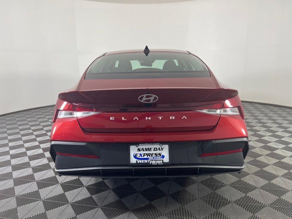 2024 Hyundai ELANTRA SE