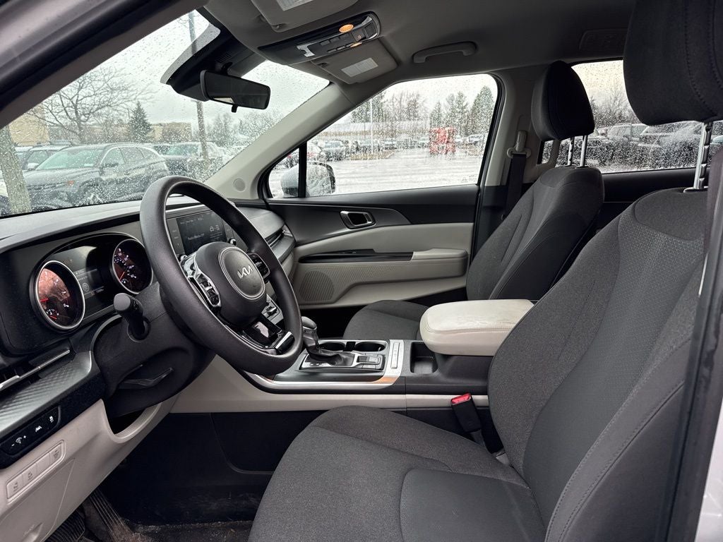 2022 Kia Carnival LX