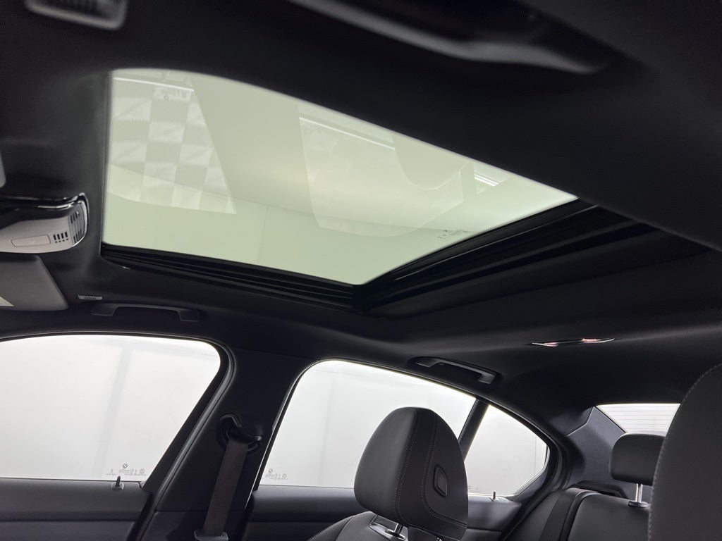 2025 BMW 3 Series 330i xDrive