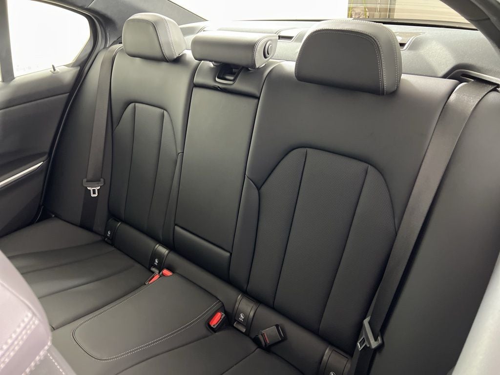 2025 BMW 3 Series 330i xDrive