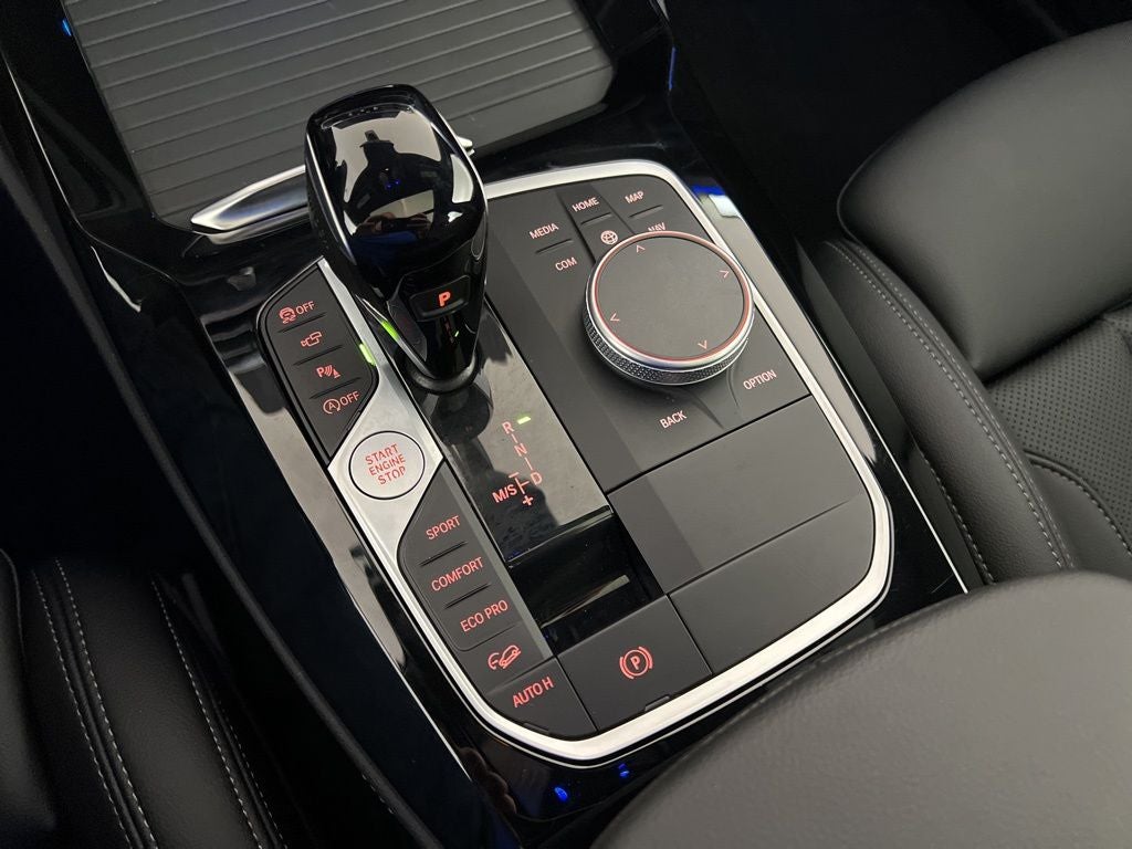 2025 BMW X4 xDrive30i