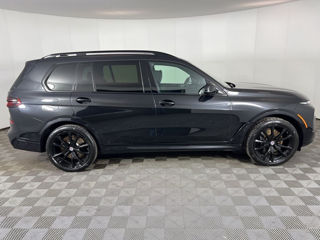 2023 BMW X7 M60i
