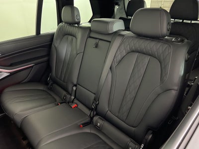 2023 BMW X7 M60i