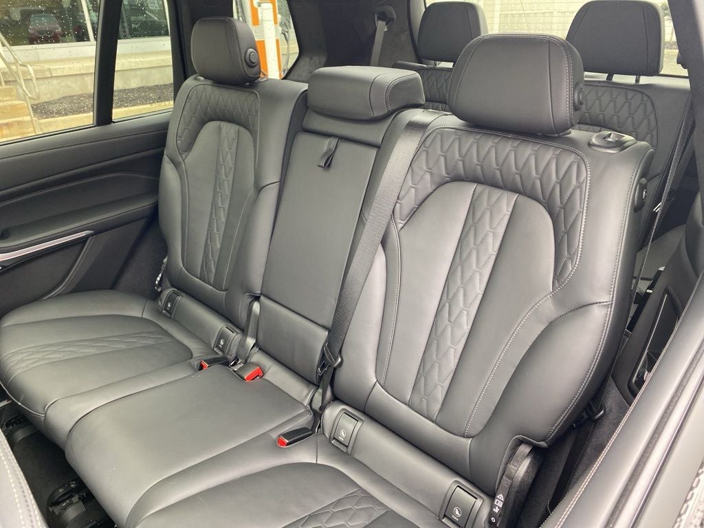 2023 BMW X7 M60i