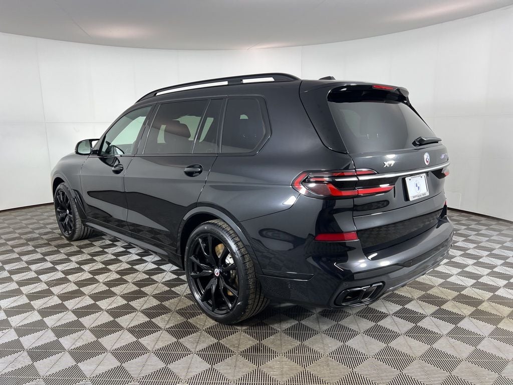 2023 BMW X7 M60i