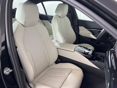 2025 BMW 5 Series 530i xDrive