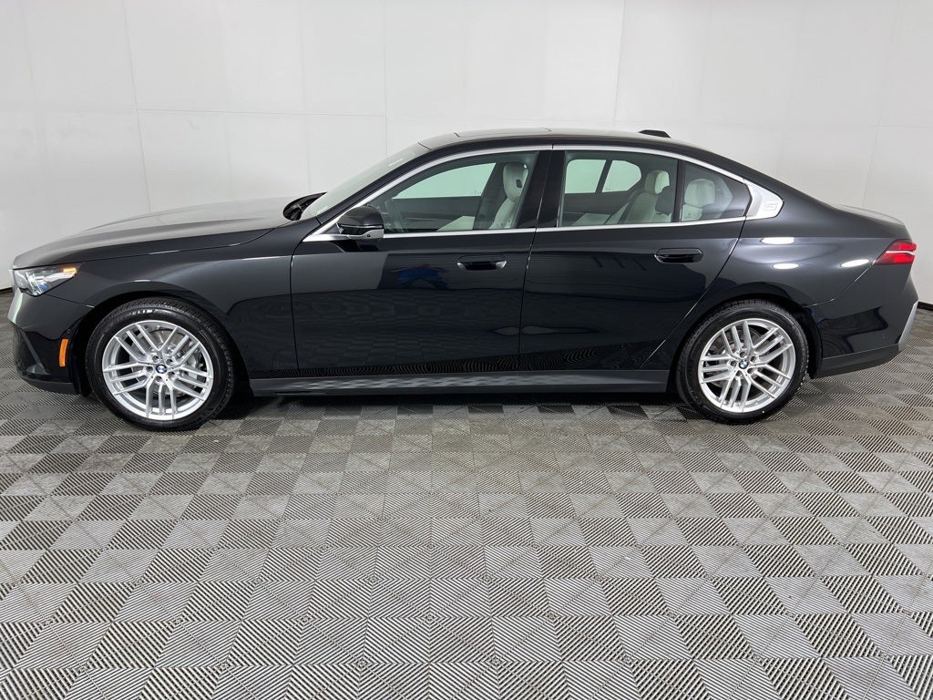 2025 BMW 5 Series 530i xDrive