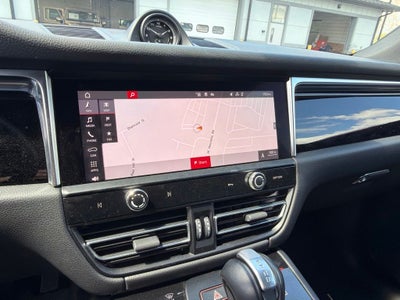 2023 Porsche Macan Base