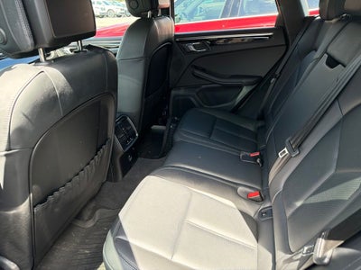 2023 Porsche Macan Base