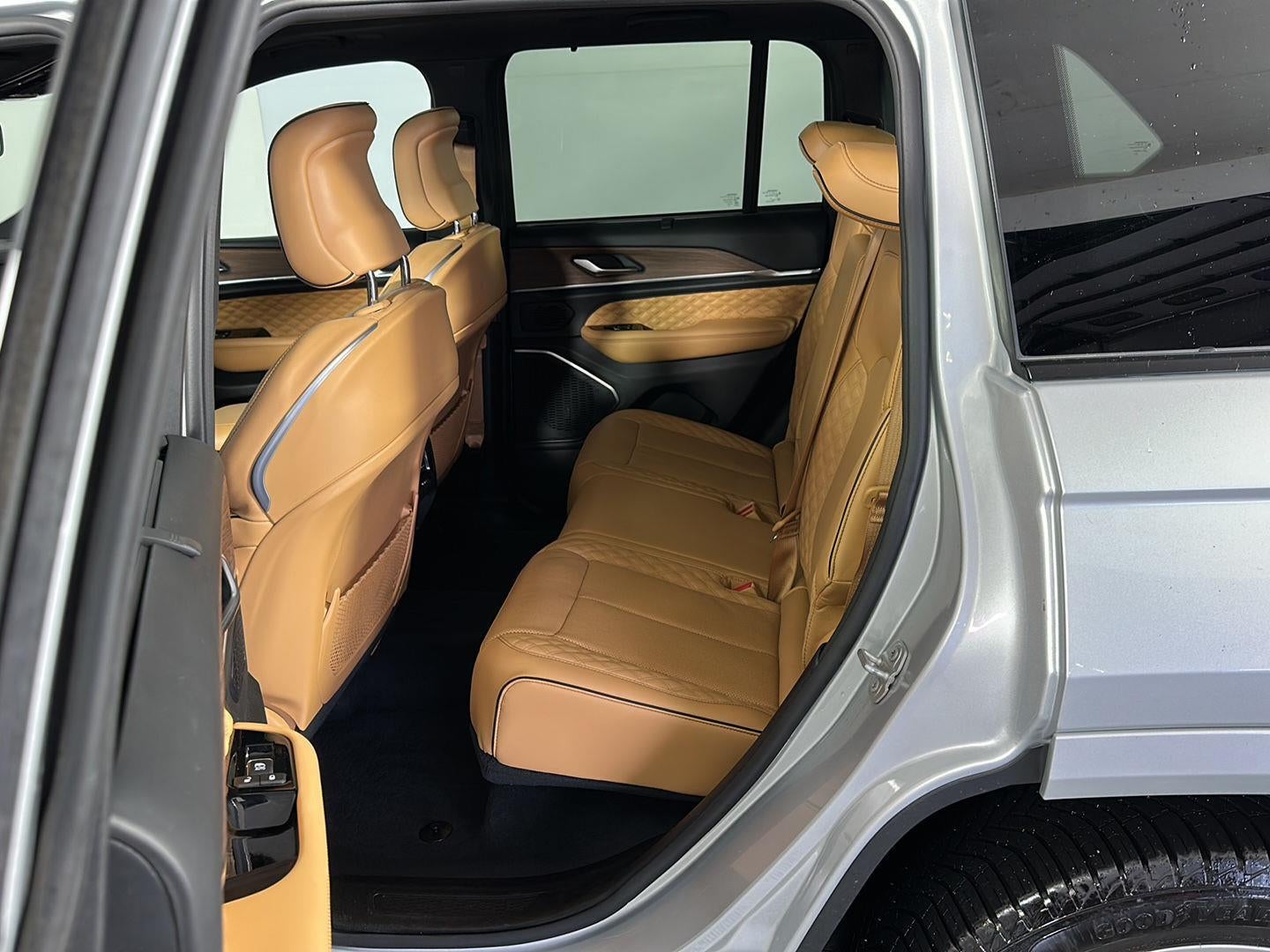 2023 Jeep Grand Cherokee SUMMIT