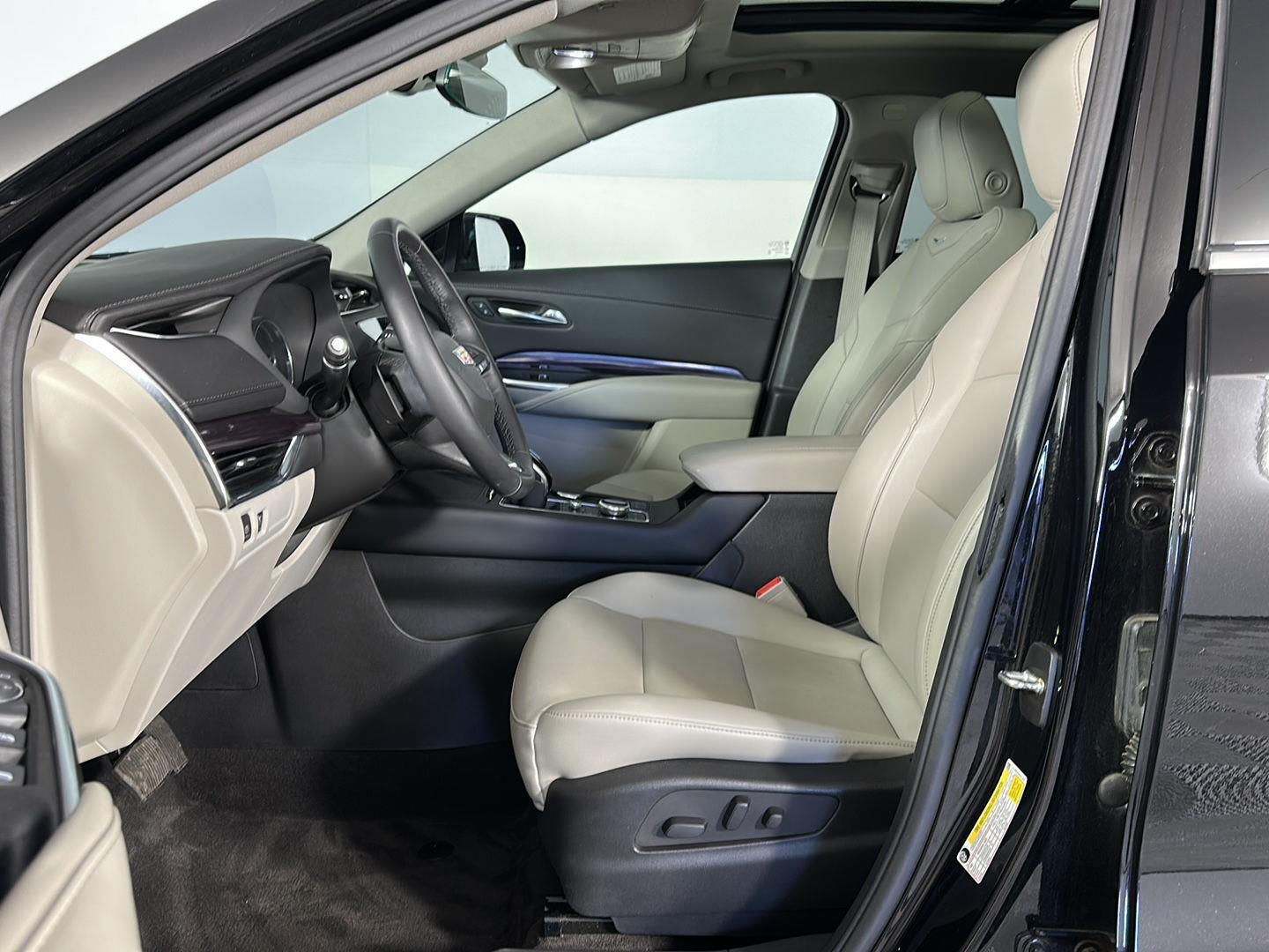 2022 Cadillac XT4 AWD Luxury