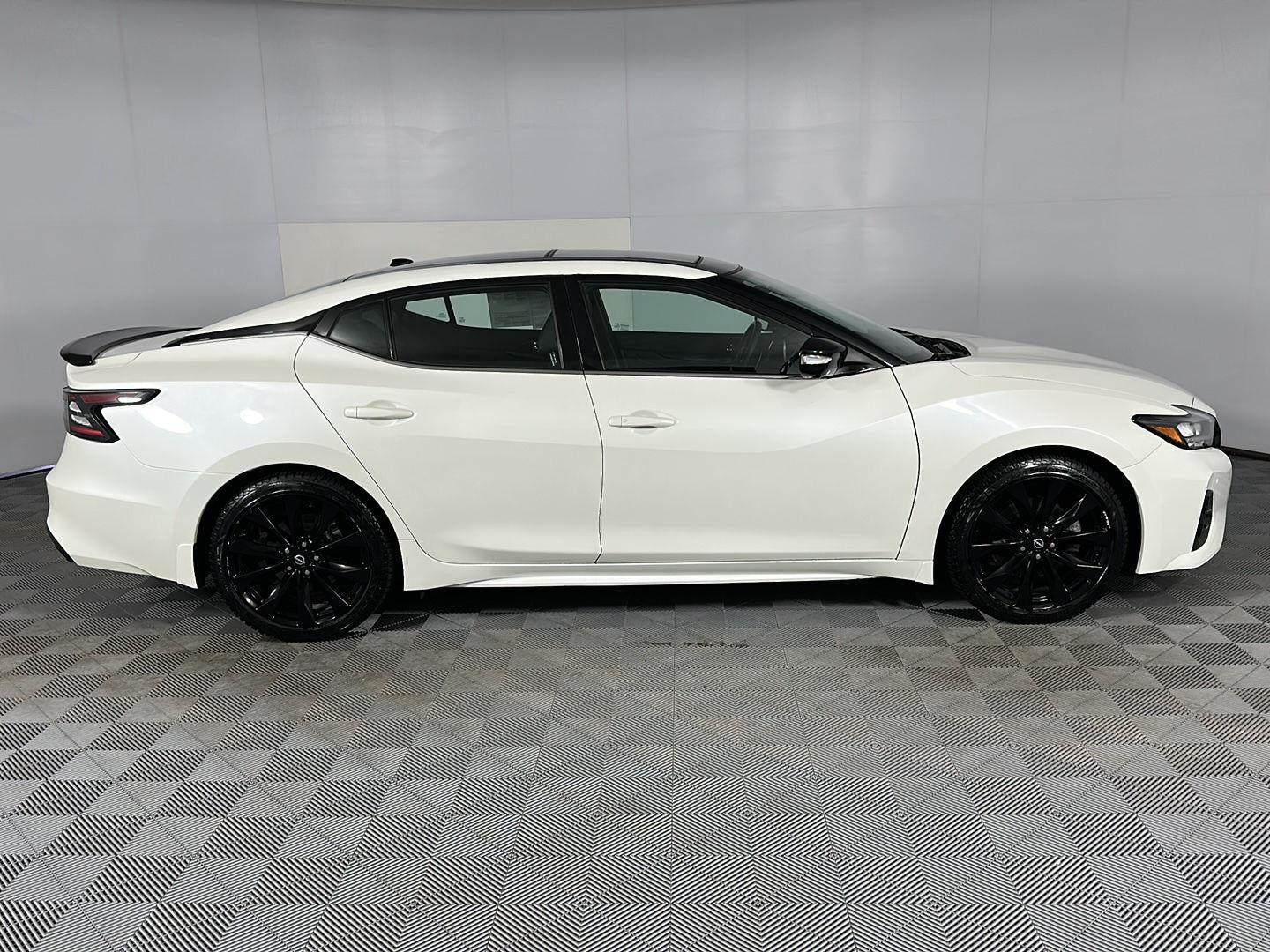 2023 Nissan Maxima SR