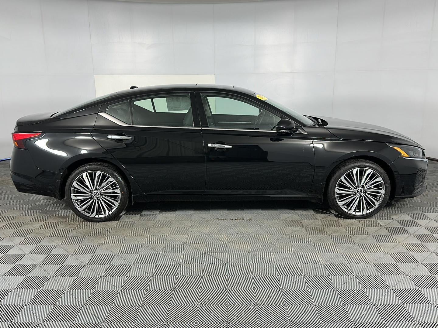 2025 Nissan Altima SL