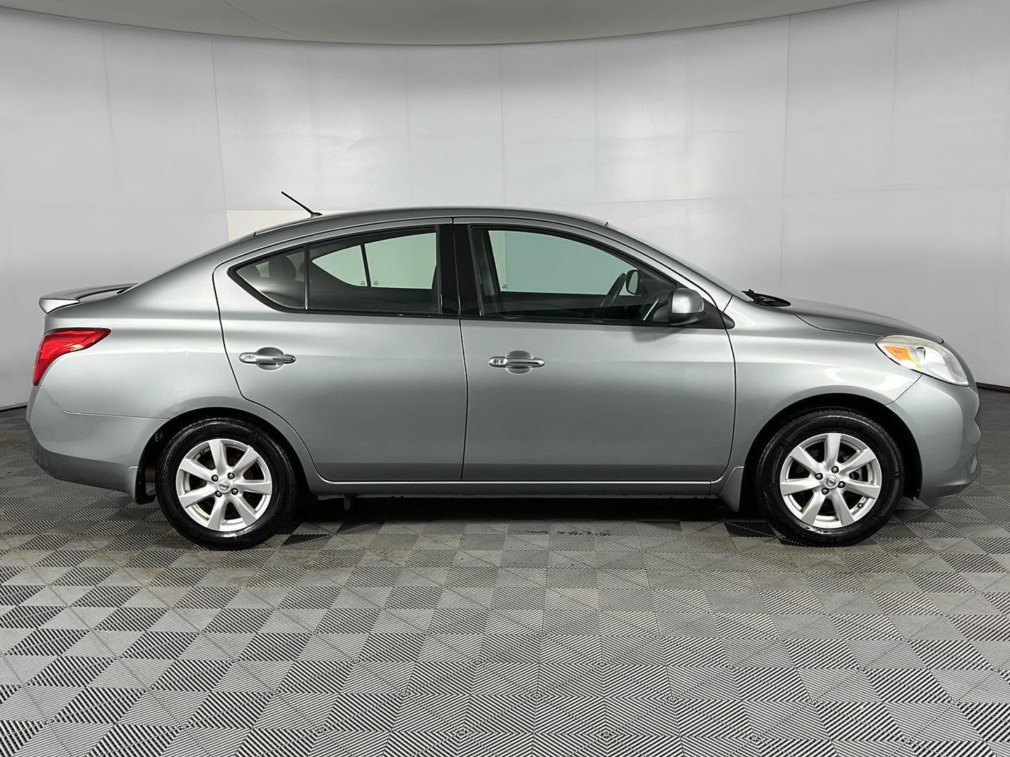 2014 Nissan Versa SV