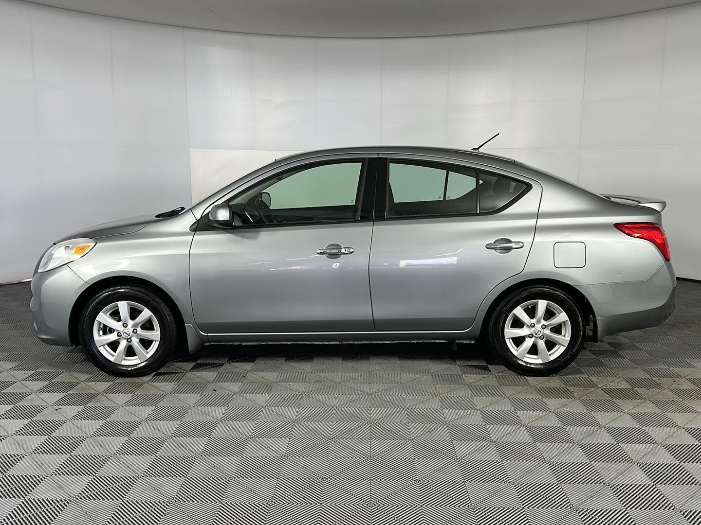 2014 Nissan Versa SV
