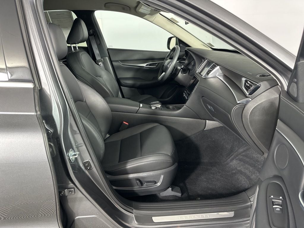 2025 INFINITI QX50 PURE