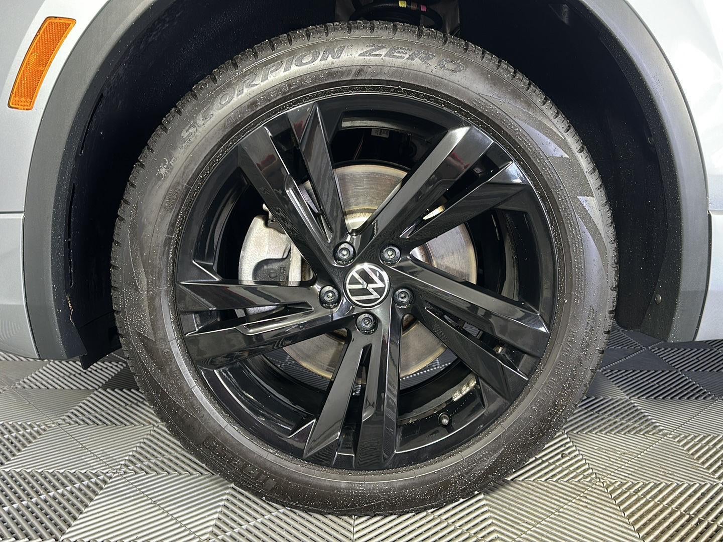 2024 Volkswagen Tiguan SE R-Line Black