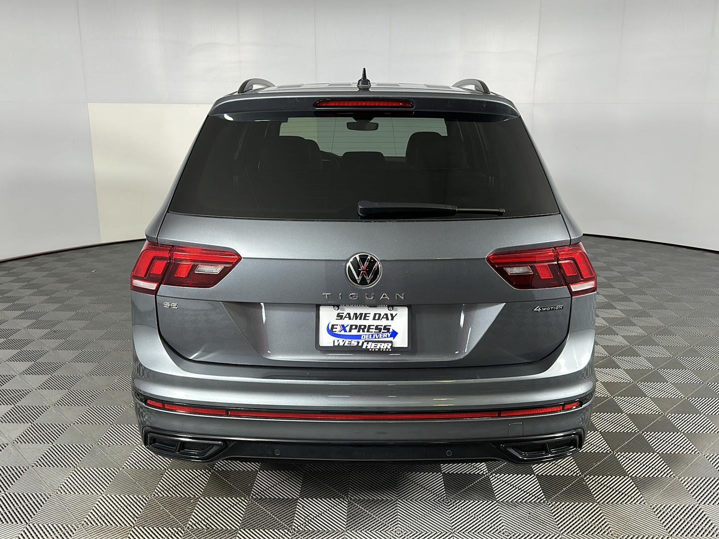 2024 Volkswagen Tiguan SE R-Line Black