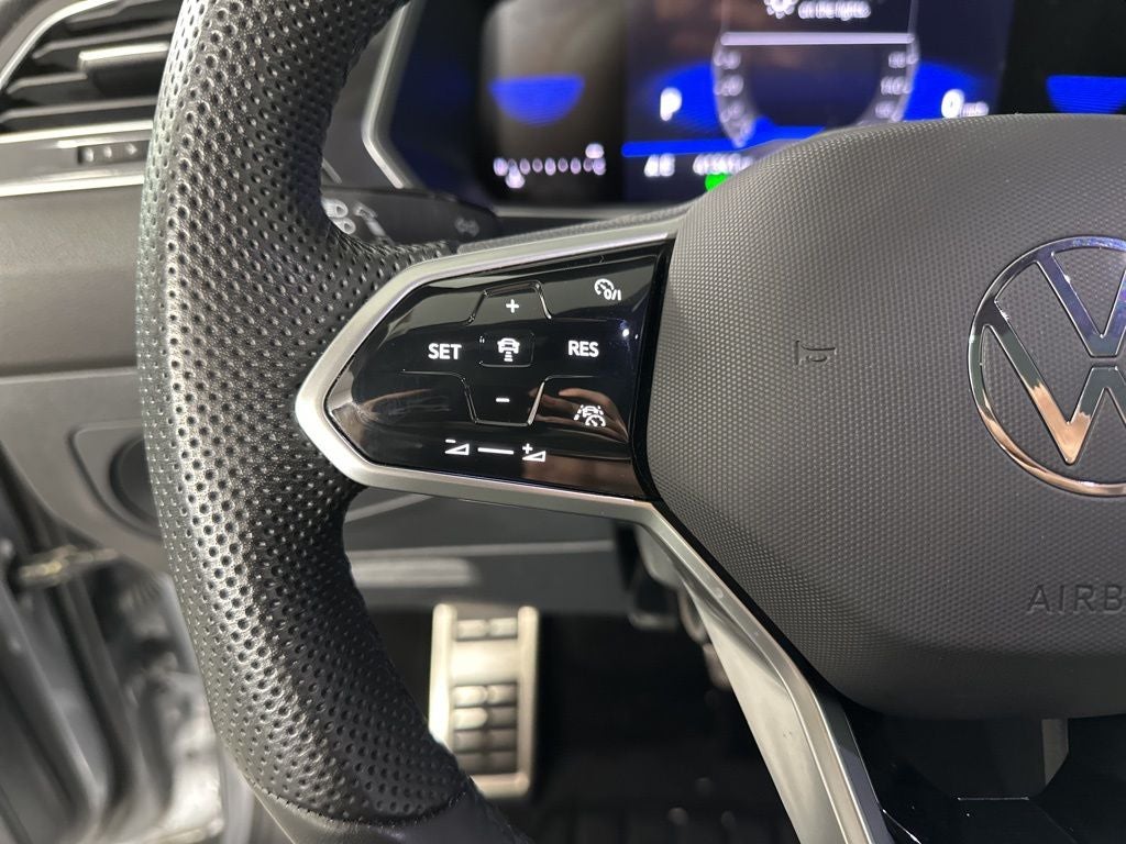 2024 Volkswagen Tiguan 2.0T SE R-Line Black