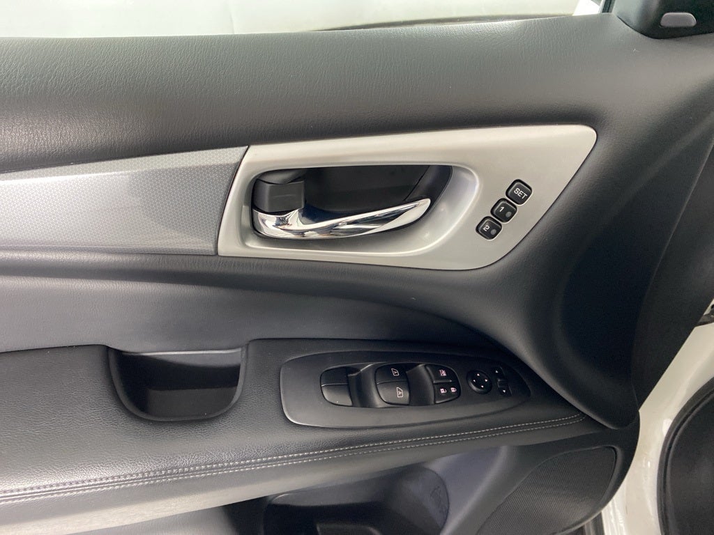 2020 Nissan Pathfinder SL