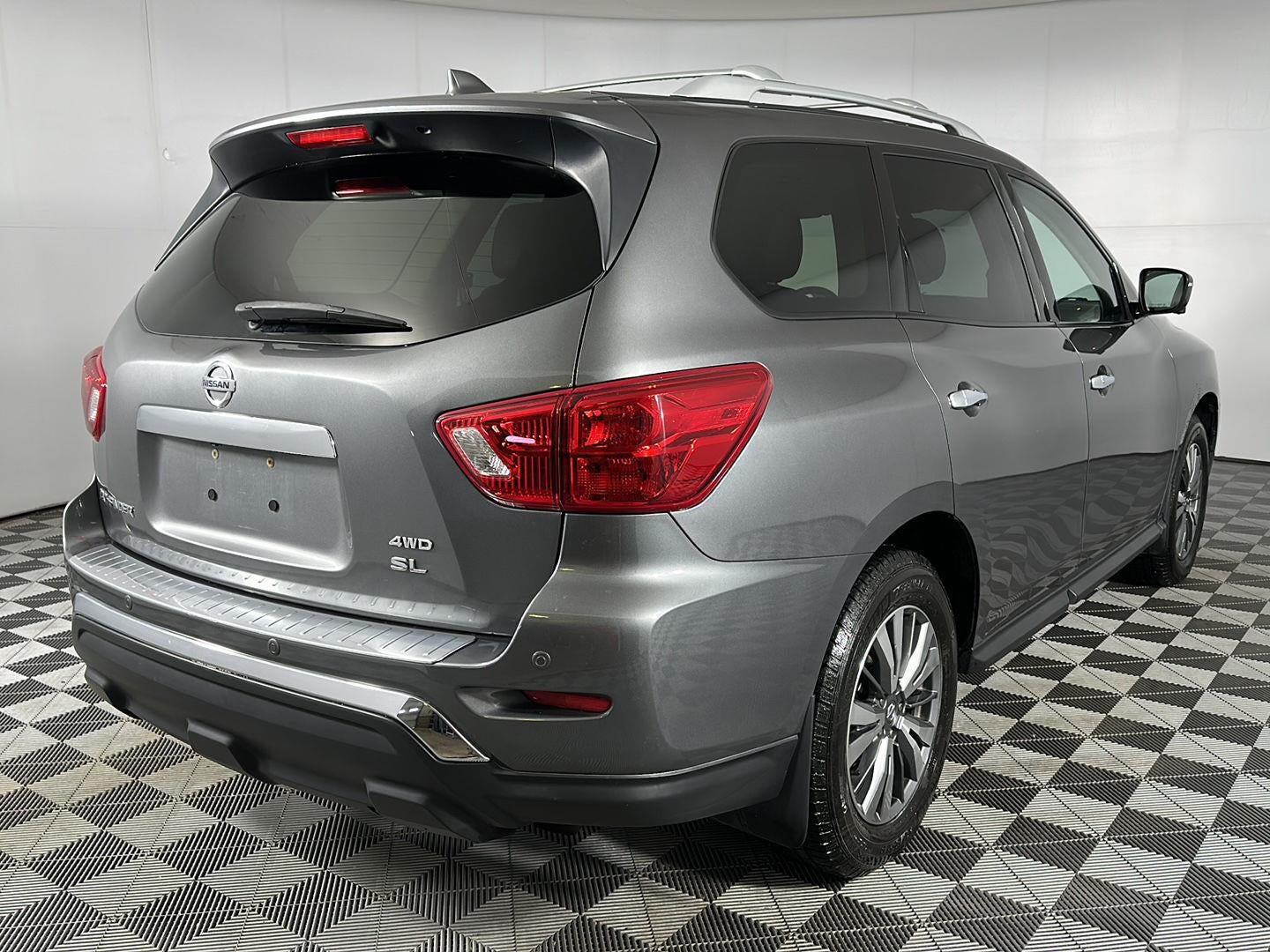 2020 Nissan Pathfinder SL