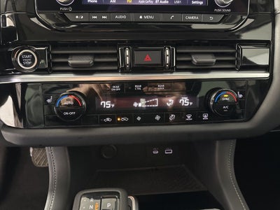 2024 Nissan Pathfinder SV