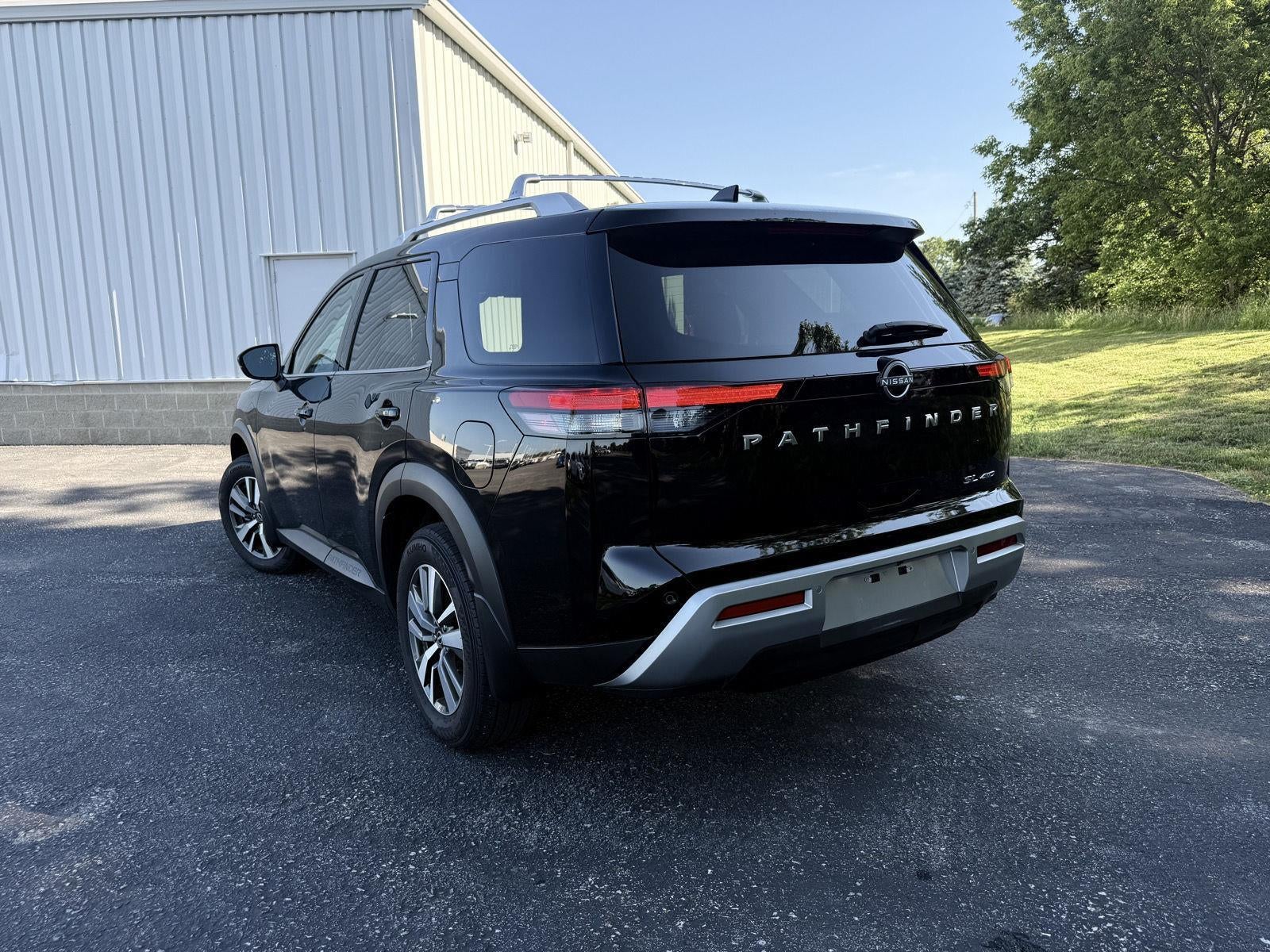 2024 Nissan Pathfinder SL