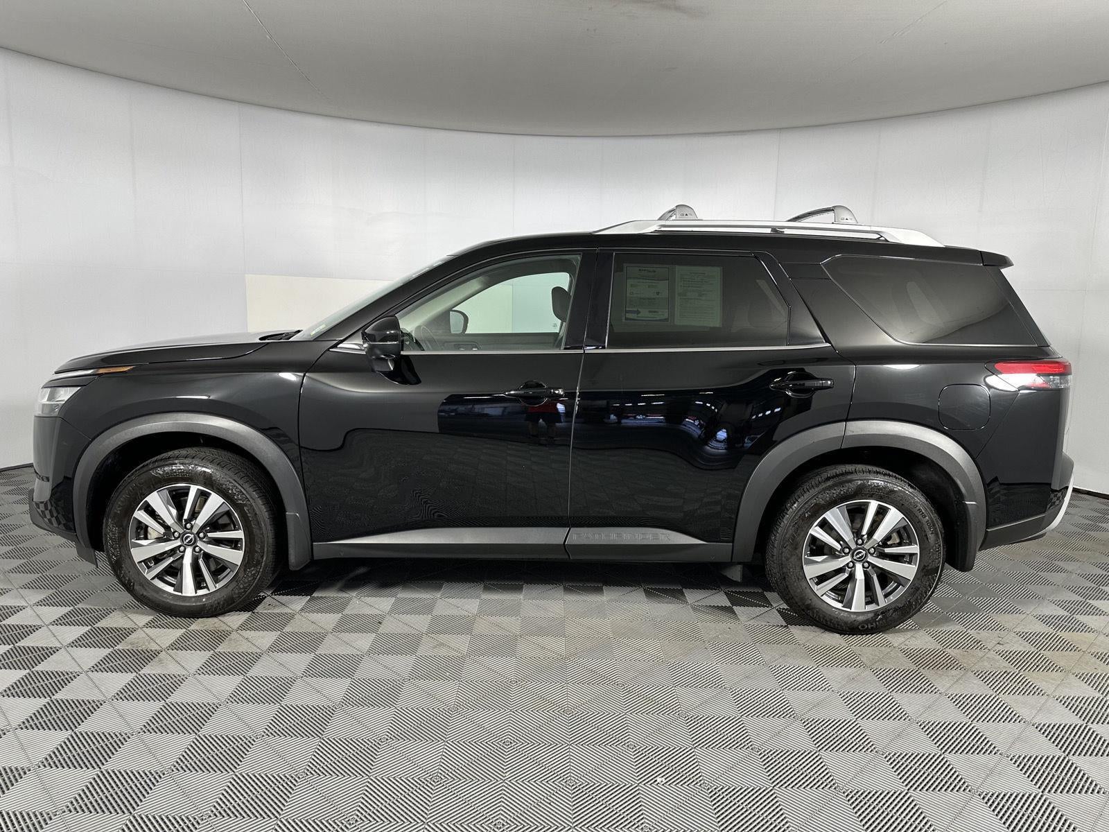 2024 Nissan Pathfinder SL