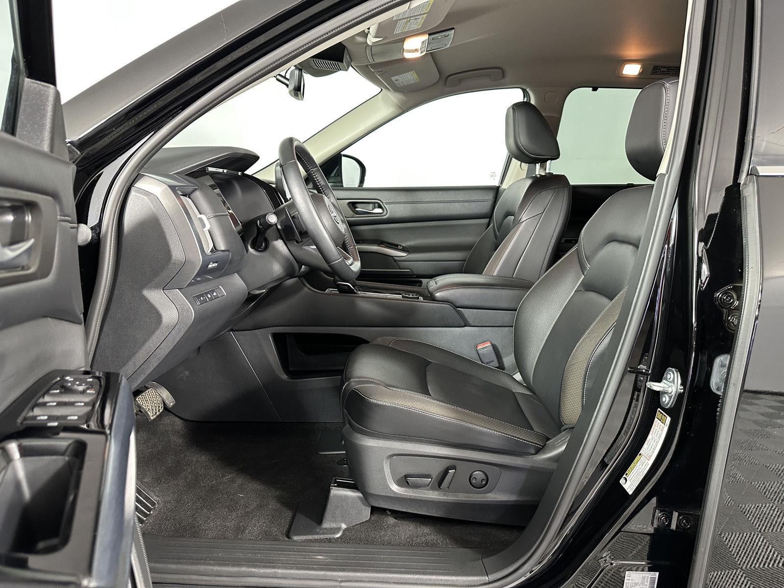 2024 Nissan Pathfinder SL