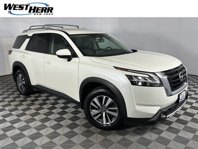 2022 Nissan Pathfinder SL