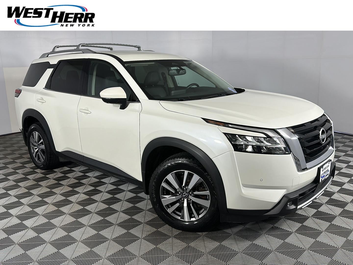 2022 Nissan Pathfinder SL