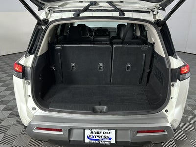 2022 Nissan Pathfinder SL