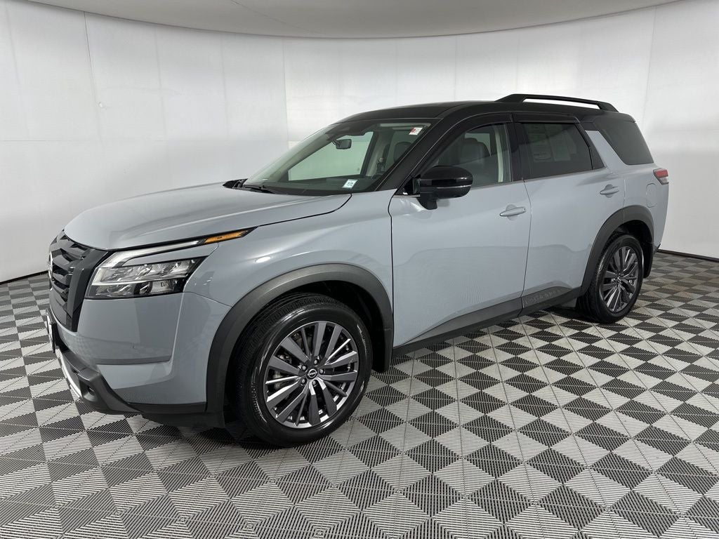 2024 Nissan Pathfinder SL