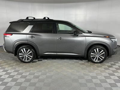 2022 Nissan Pathfinder Platinum