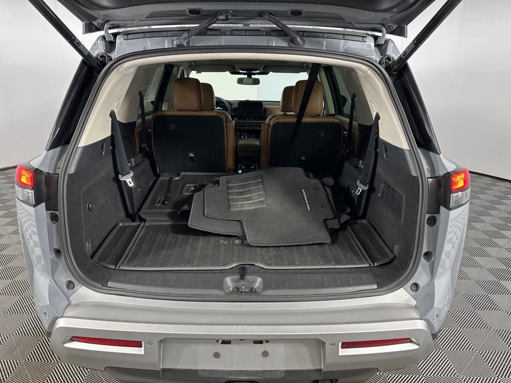 2022 Nissan Pathfinder Platinum