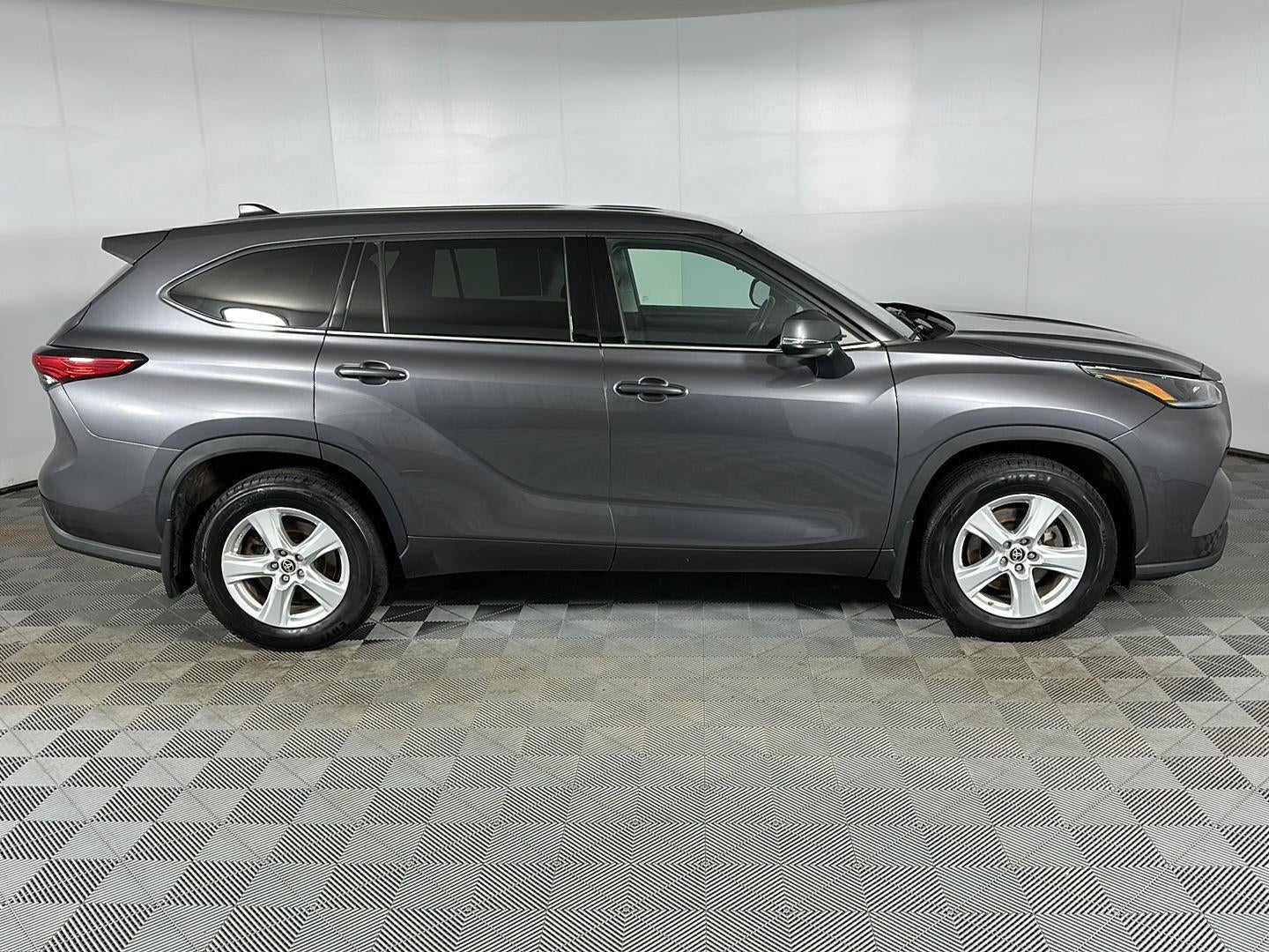 2021 Toyota Highlander LE