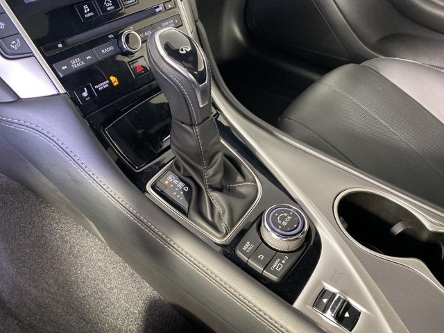 2022 INFINITI Q60 LUXE