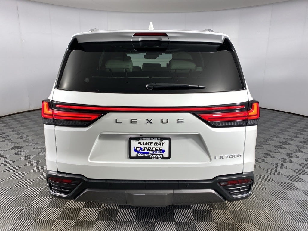 2025 Lexus LX 700h Luxury