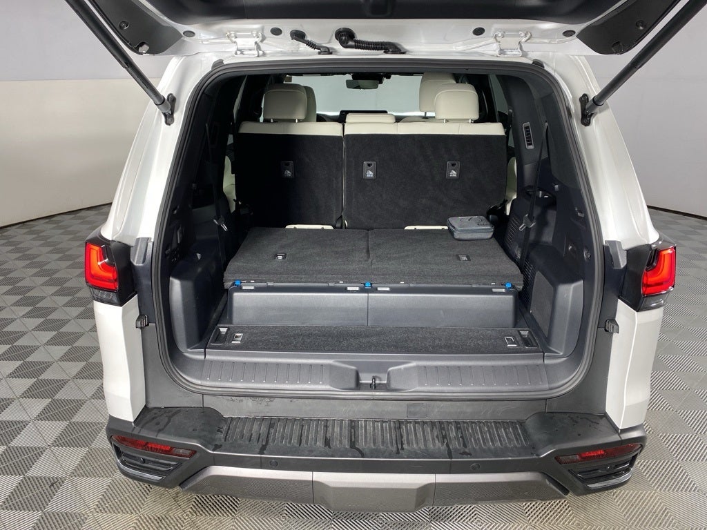 2025 Lexus LX 700h Luxury