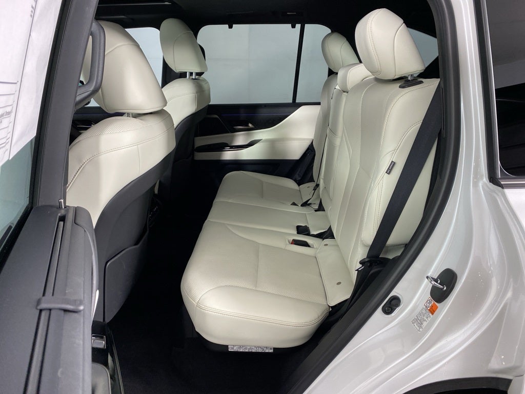 2025 Lexus LX 700h Luxury