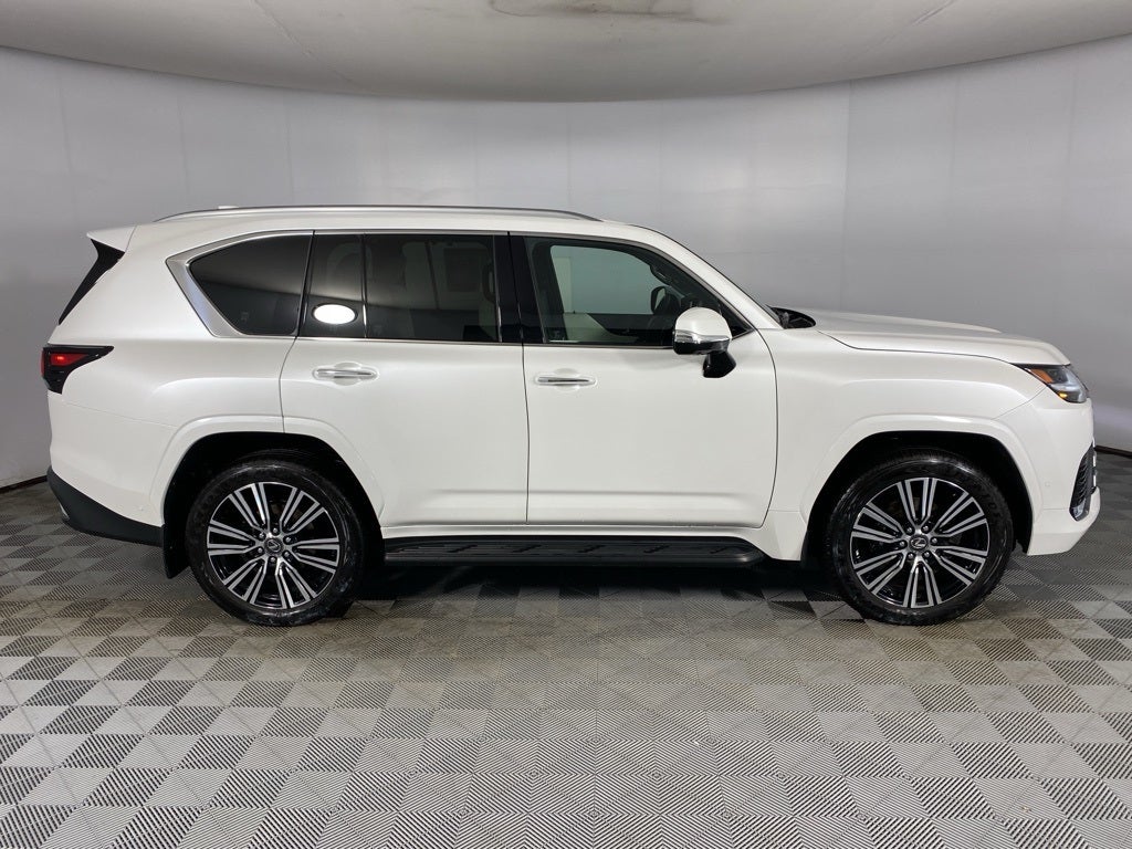 2025 Lexus LX 700h Luxury