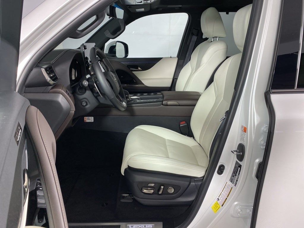 2025 Lexus LX 700h Luxury