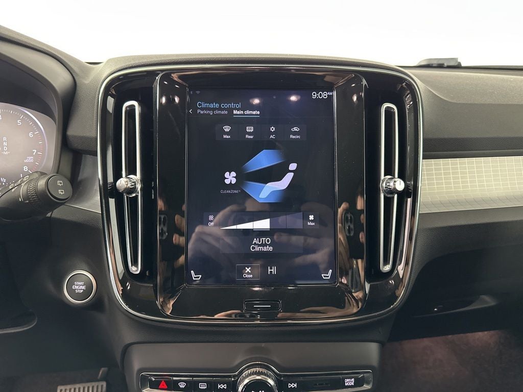 2020 Volvo XC40 Momentum