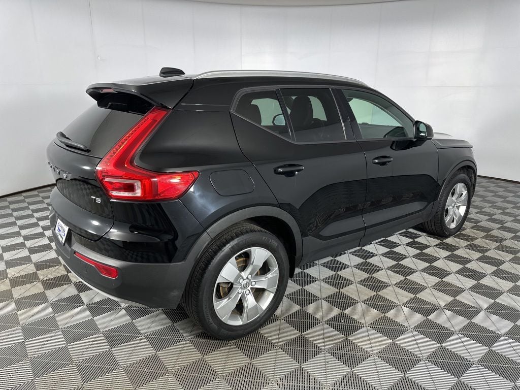 2020 Volvo XC40 Momentum