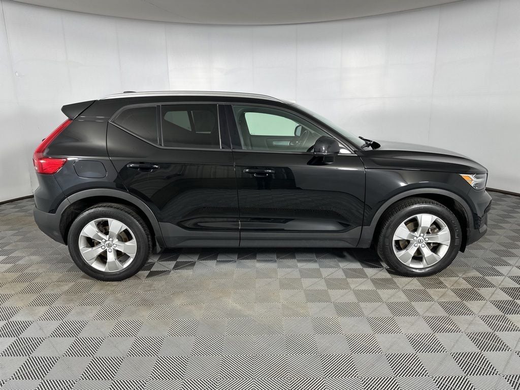 2020 Volvo XC40 Momentum